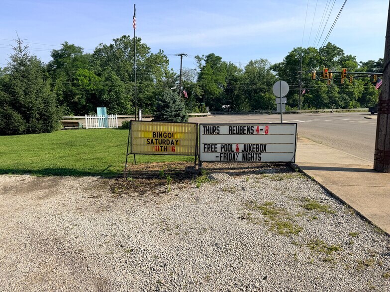 More Photos Of 46 S Leavitt Rd, Leavittsburg Bar For Sale