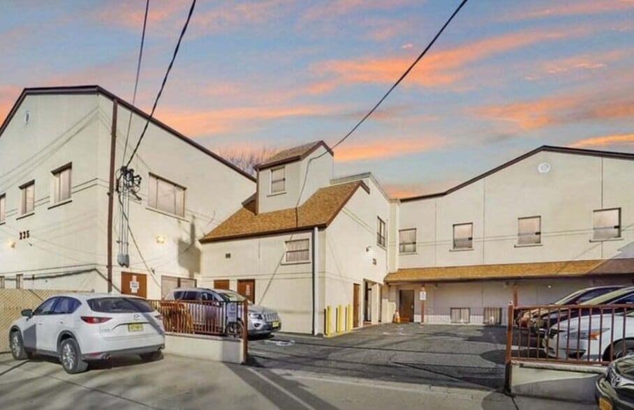 More Photos Of 235 Dongan Hills Ave, Staten Island Medical For Lease