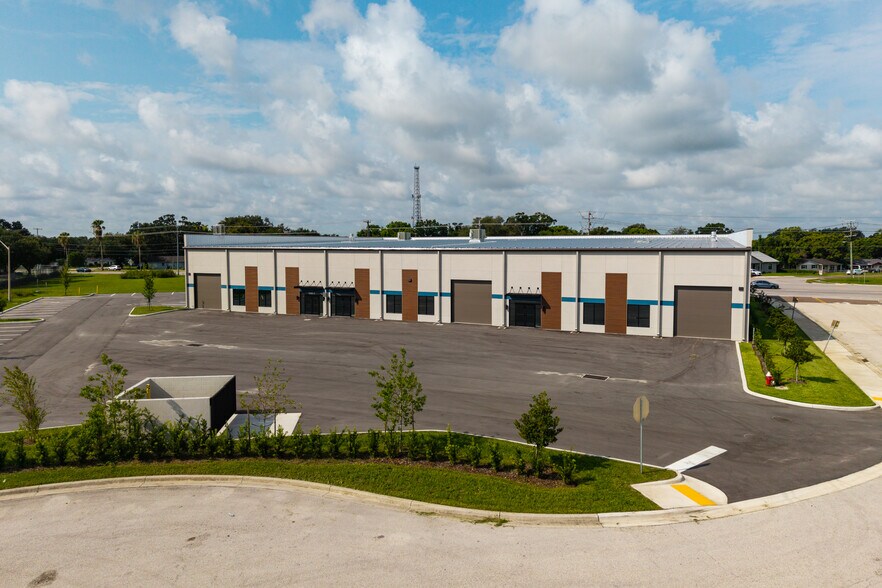 More Photos Of 1530 Kendrick Ln, Lakeland Warehouse For Lease