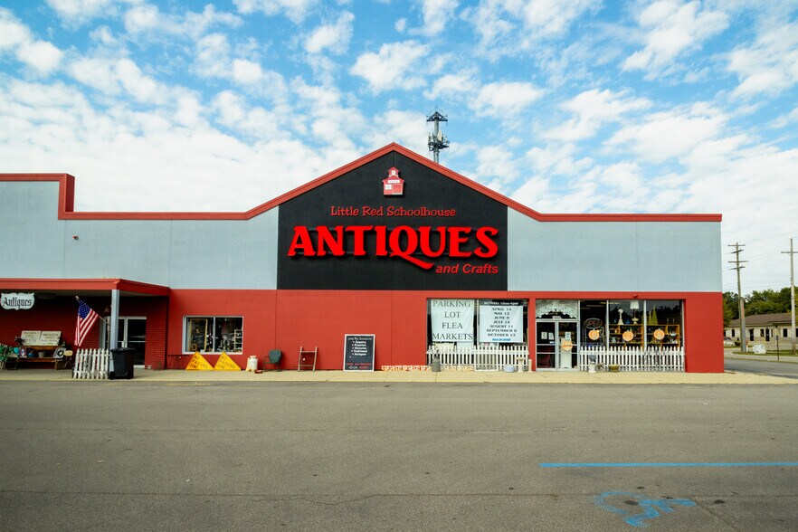 More Photos Of 5002 W Saginaw Hwy, Lansing Storefront For Sale