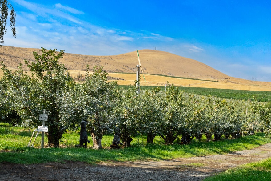 Primary Photo Of NKA Desmarais rd, Moxee Land For Sale