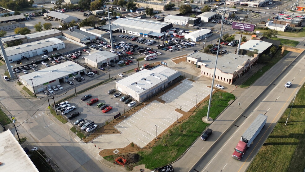 More Photos Of 11311 N Stemmons Fwy, Dallas Storefront For Sale
