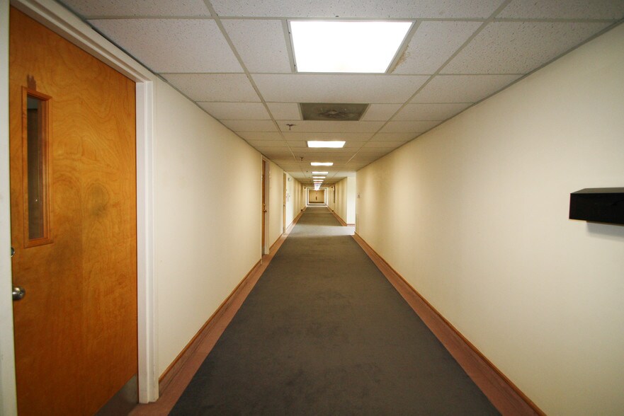More Photos Of 205 Worcester Ct, Falmouth Loft Creative Space For Sale