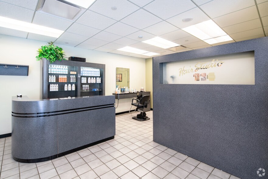More Photos Of 1475 E Woodfield Rd, Schaumburg Office For Lease