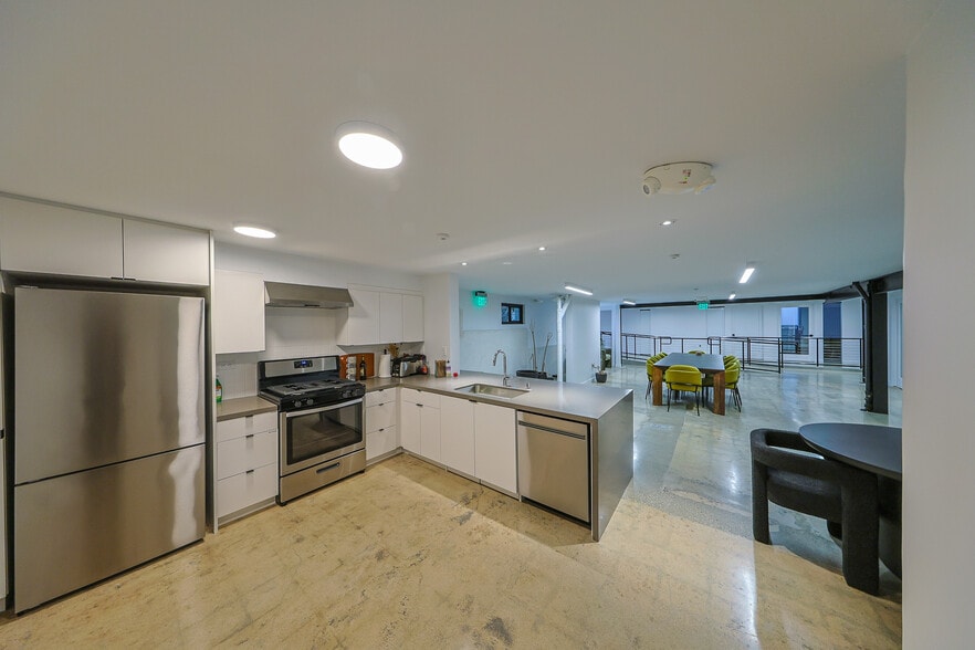 More Photos Of 2400-2410 Hyperion Ave, Los Angeles Loft Creative Space For Lease