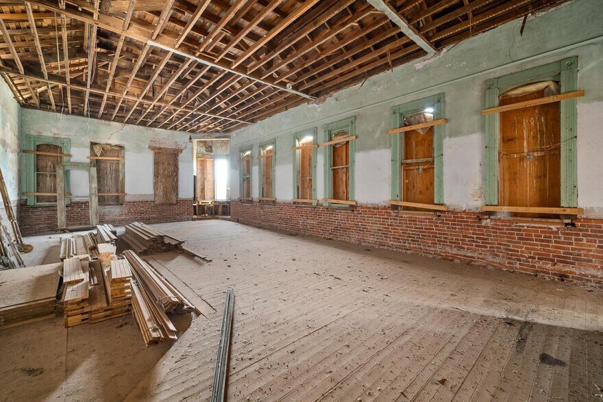 More Photos Of 2195 California St, Sutter Flex For Sale