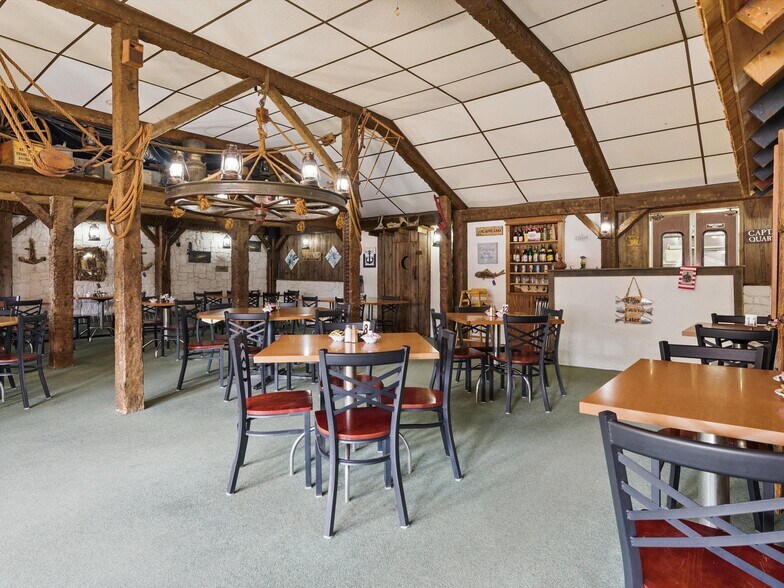 More Photos Of 301 Ellis St, Kewaunee Restaurant For Sale