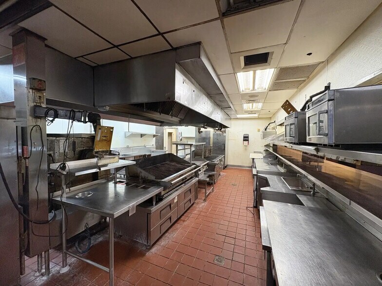 More Photos Of 4875 28th St SE, Grand Rapids Restaurant For Lease