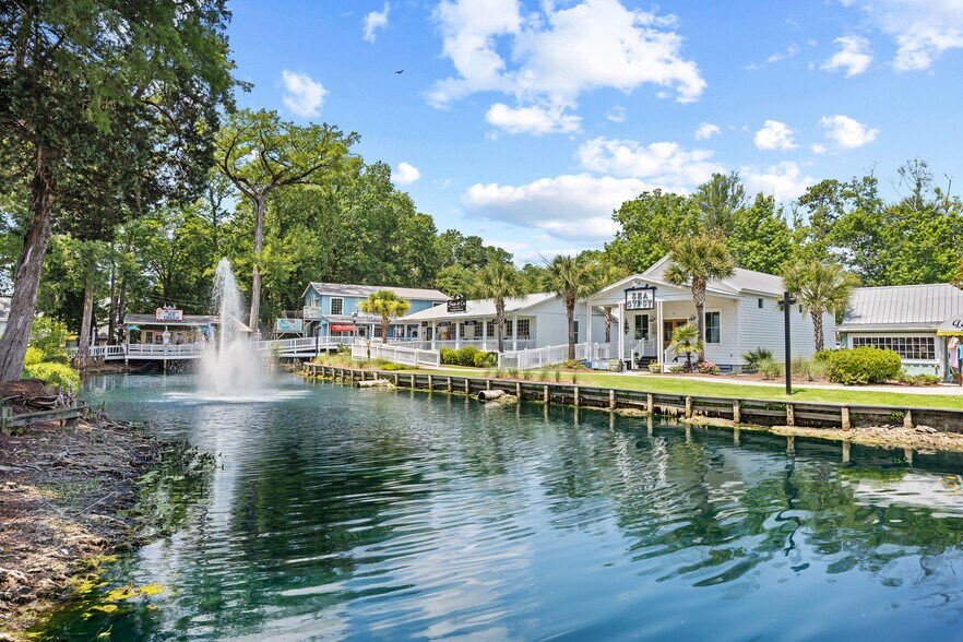 More Photos Of 10659-3 N Us-17 Hwy, Pawleys Island Storefront For Lease