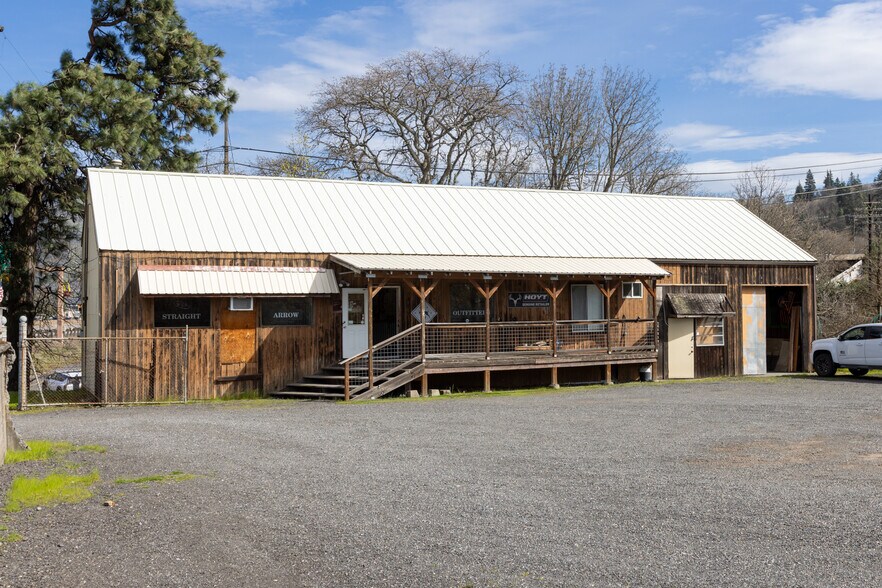 More Photos Of 2680 Dock Rd, Hood River General Retail For Sale