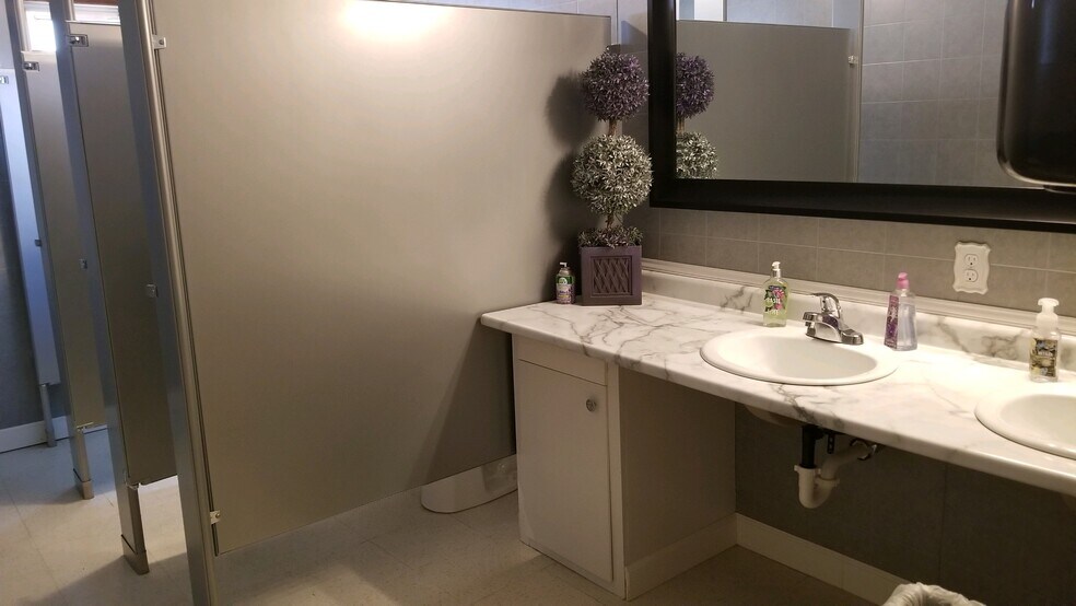 More Photos Of 26646 S 555 St, Fullerton Restaurant For Sale