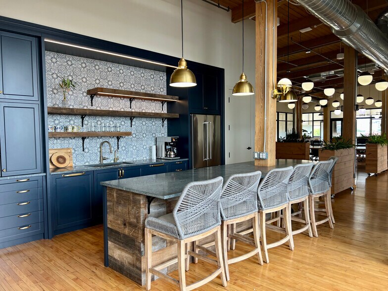 More Photos Of 1901 N Clybourn Ave, Chicago Loft Creative Space For Lease