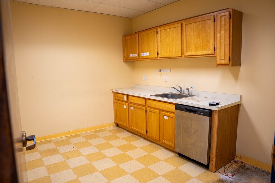 More Photos Of 441 New Karner Rd, Albany Office For Lease