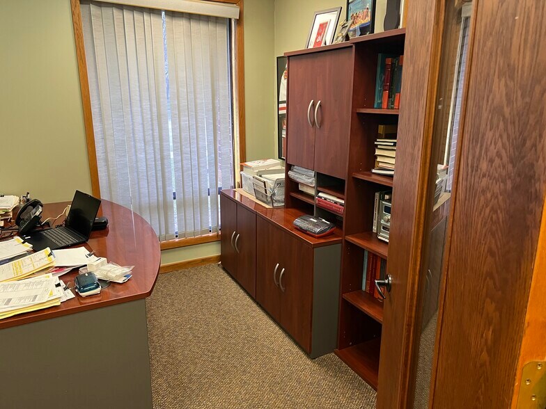 More Photos Of 535 S York Rd, Bensenville Flex For Sale