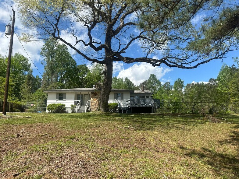 More Photos Of 115 Commerce Dr, Stockbridge Industrial For Lease