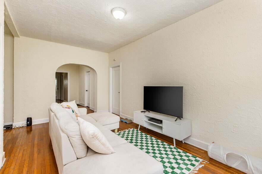 More Photos Of 1707 S Bonnie Brae St, Los Angeles Apartments For Sale