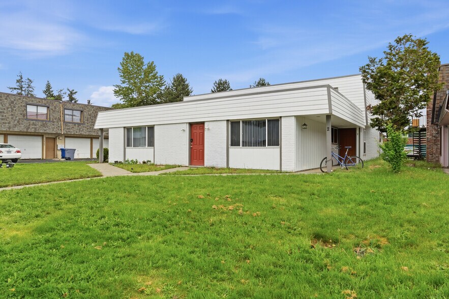 More Photos Of 16 147th Ave SE, Bellevue Apartments For Sale