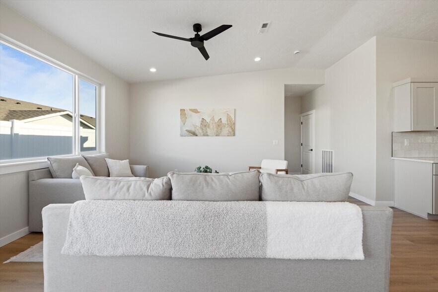 More Photos Of 1101-1109 Fairhaven Loop, Richland Apartments For Sale