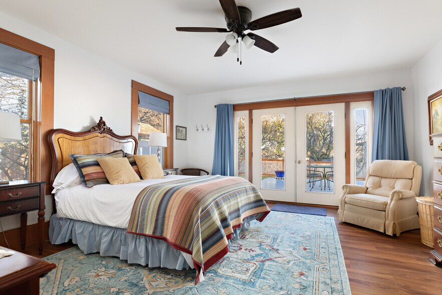 More Photos Of 704 N Main St, Coupeville Hospitality For Sale