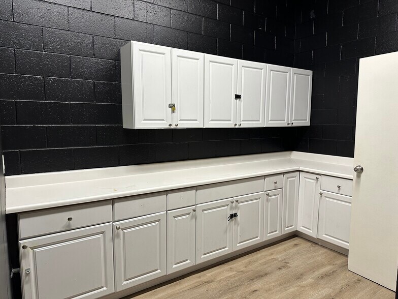 More Photos Of 5520-5530 Santa Monica Blvd, Los Angeles Freestanding For Lease