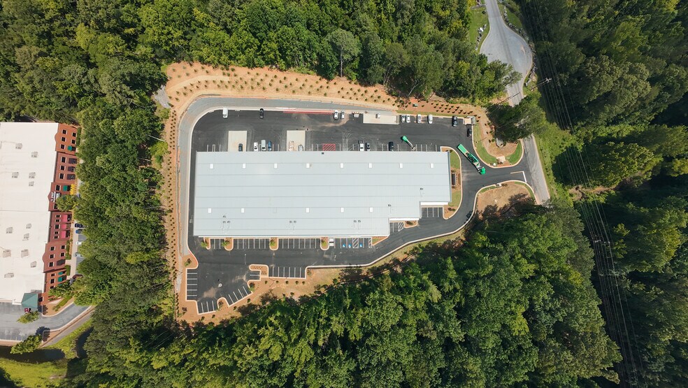 More Photos Of 7625 New Boyd Rd, Johns Creek Showroom For Lease