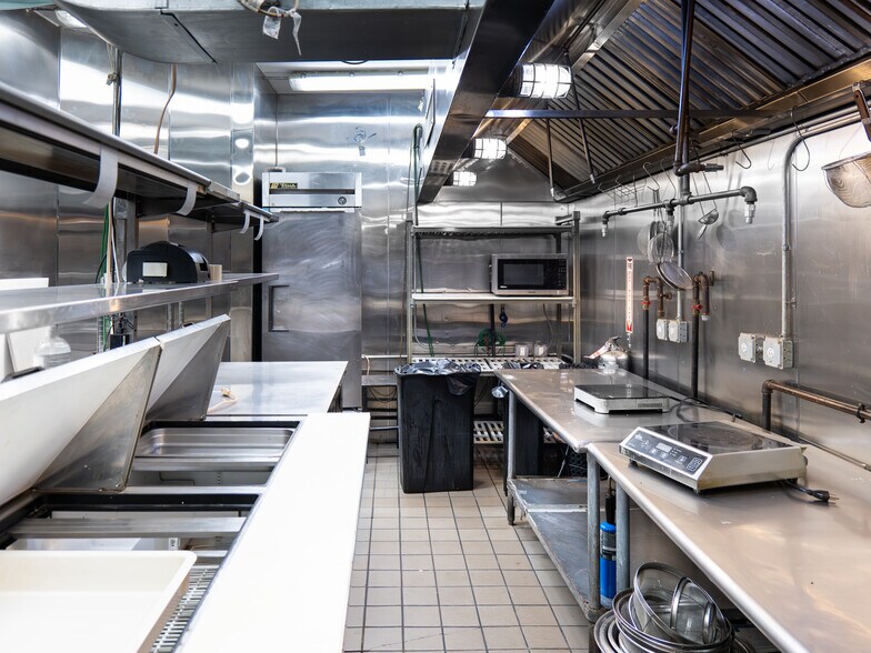 More Photos Of 362 W 23rd St, New York Apartments For Lease