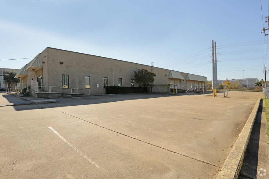 More Photos Of 10465 Shady Trl, Dallas Flex For Sale