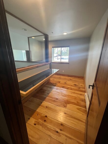 More Photos Of 11020 Trails End Ct, Truckee Flex For Lease