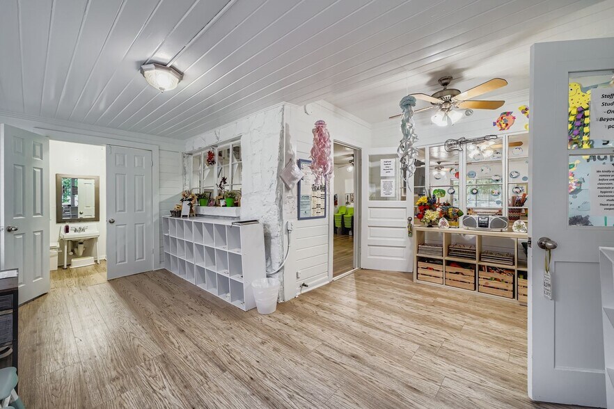 More Photos Of 405 W Main St, Round Rock Daycare Center For Lease