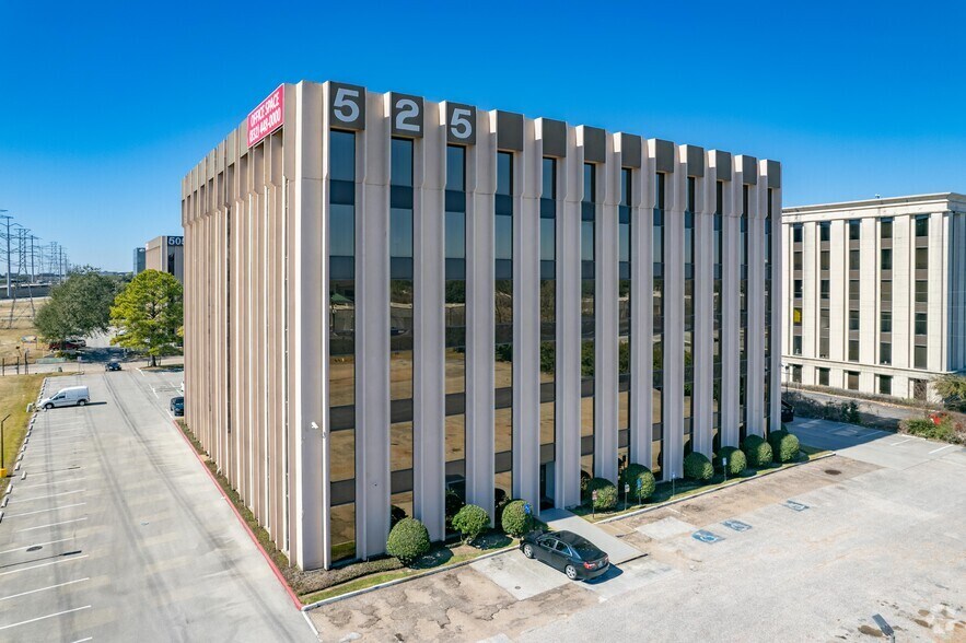 More Photos Of 505 N Sam Houston Pky E, Houston Unknown For Lease