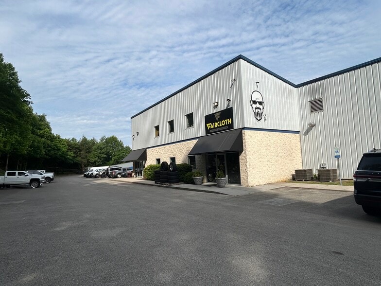 More Photos Of 8812 Kingston Pike, Knoxville Warehouse For Lease