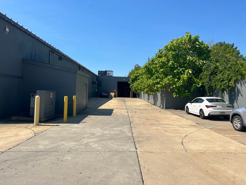 More Photos Of 6940 State Rd, Philadelphia Flex For Sale