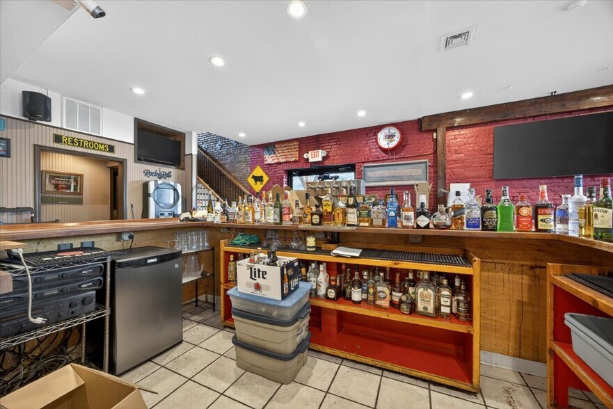 More Photos Of 650-654 S Main St, Wilkes-Barre Bar For Sale