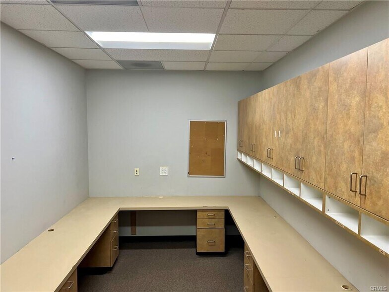 More Photos Of 175 E 9th St, Corona Medical For Lease