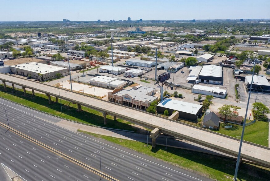 More Photos Of 11311 N Stemmons Fwy, Dallas Storefront For Sale