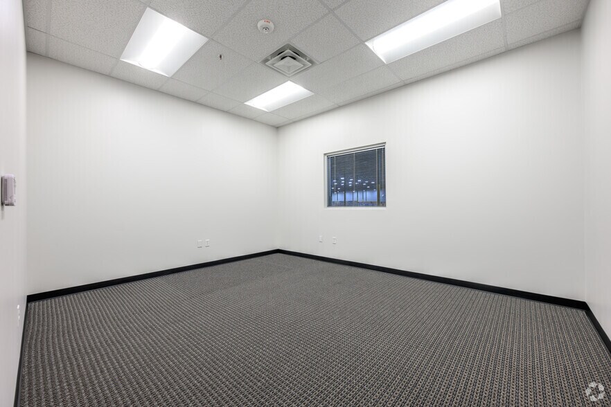 More Photos Of 3711 S 20th Ave, Dfw Airport Unknown For Lease