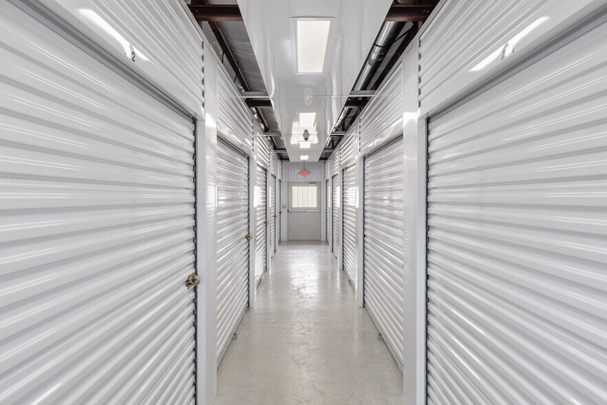 More Photos Of 6402 Holly Rd, Corpus Christi Self Storage For Sale