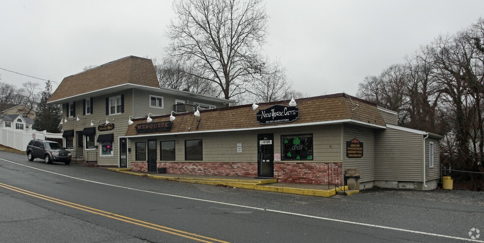 More Photos Of 291 Echo Ave, Sound Beach Storefront Retail Residential For Lease