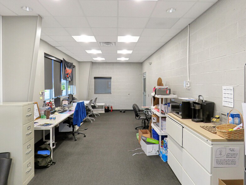 More Photos Of 6831 Seneca Ln, Elma Flex For Lease