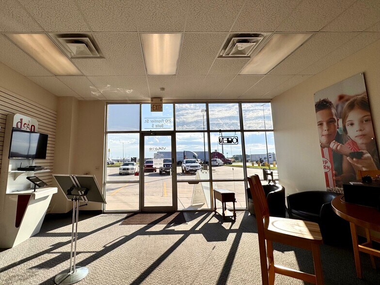 More Photos Of 210 Frontier St, Lexington Storefront Retail Office For Lease