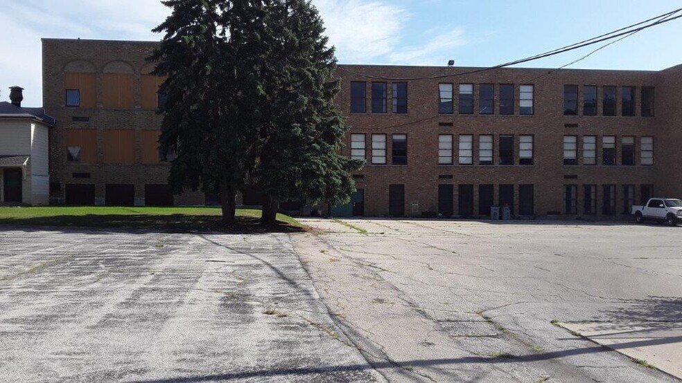 More Photos Of 4700-4744 N 39th St, Milwaukee Religious Facility For Sale