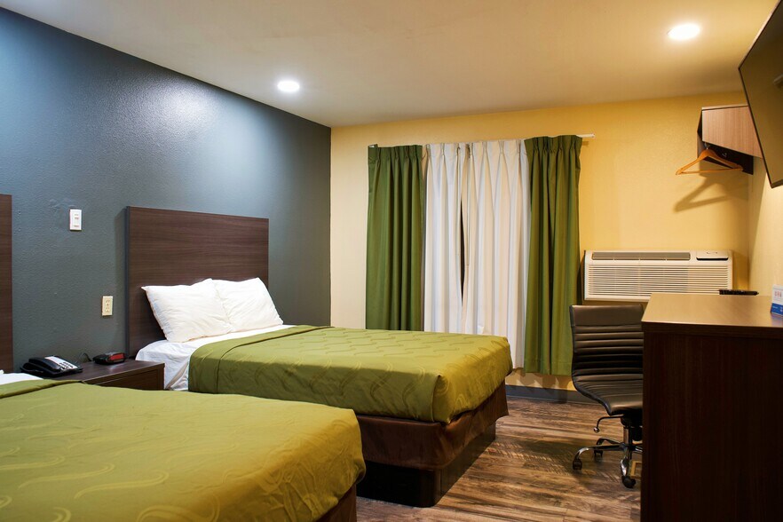 More Photos Of 1916 W 3rd St, Winslow Hotel For Sale