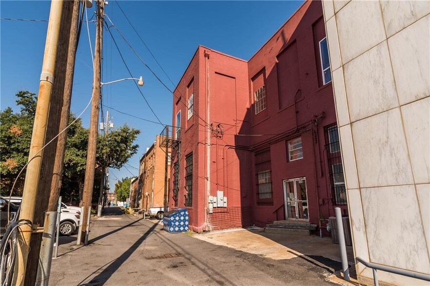 More Photos Of 306 W Main St, Denison Storefront For Sale