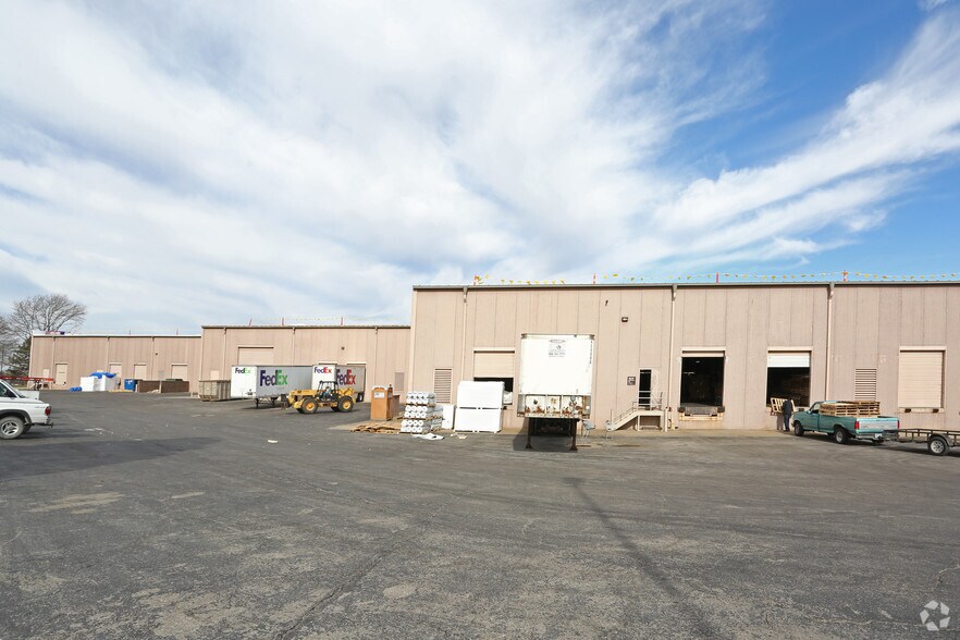 More Photos Of 9801-9829 Commerce Pky, Lenexa Manufacturing For Sale