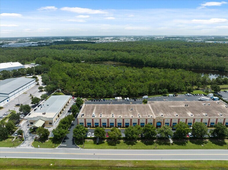 More Photos Of 6600-6626 Kingspointe Pky, Orlando Distribution For Lease