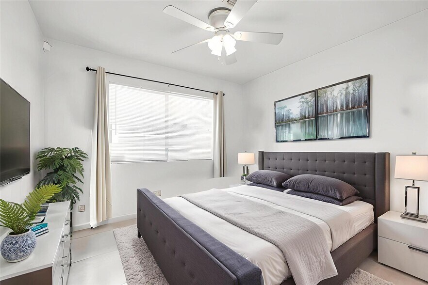 More Photos Of 322 Oklahoma St, Hollywood Multifamily For Sale