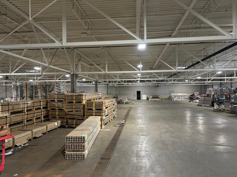 More Photos Of 9700 E 56th St, Raytown Warehouse For Lease