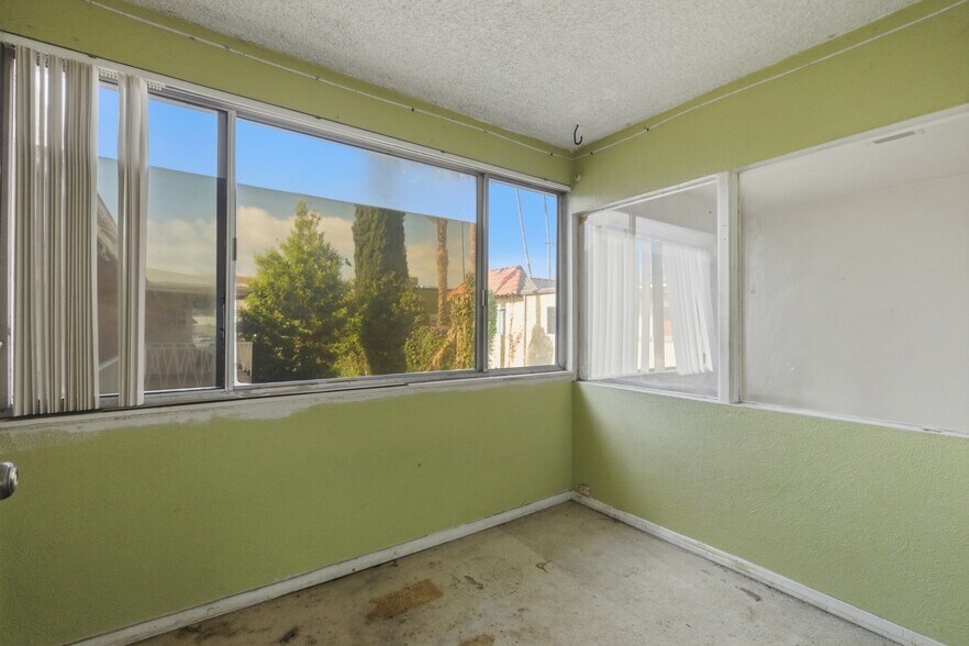 More Photos Of 18611 Clark St, Tarzana Apartments For Sale