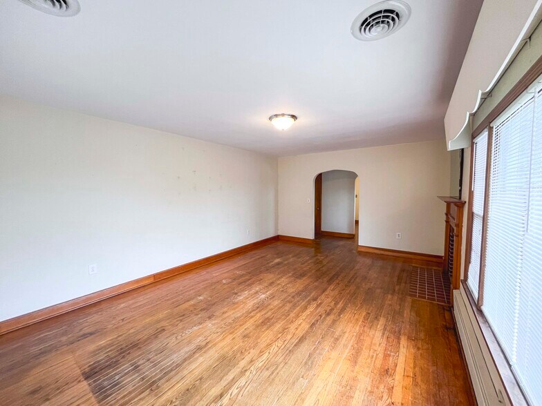 More Photos Of 1001 E Lynchburg Salem Tpke, Bedford Office For Sale