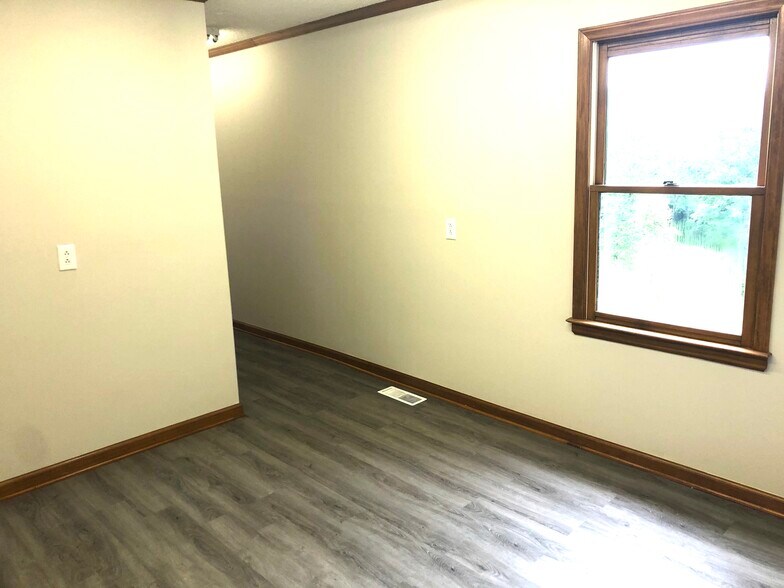 More Photos Of 1222 Hardin Rd, Dallas Manufacturing For Lease